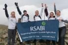 五名SAYFC成员参加了“三峰挑战”，为慈善事业筹集了超过4000英镑
